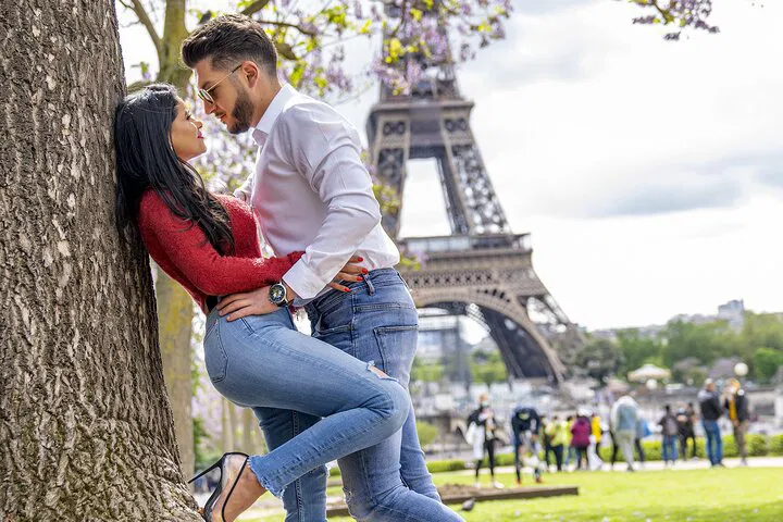 Capture Your Parisian Dream: Private Photo Tour!