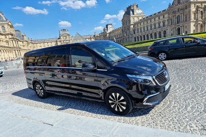 Paris Airport Transfer: Arrive in Style & Comfort