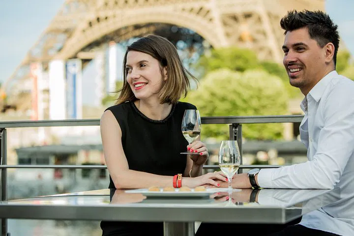 Parisian Elegance: Ducasse sur Seine Lunch Cruise