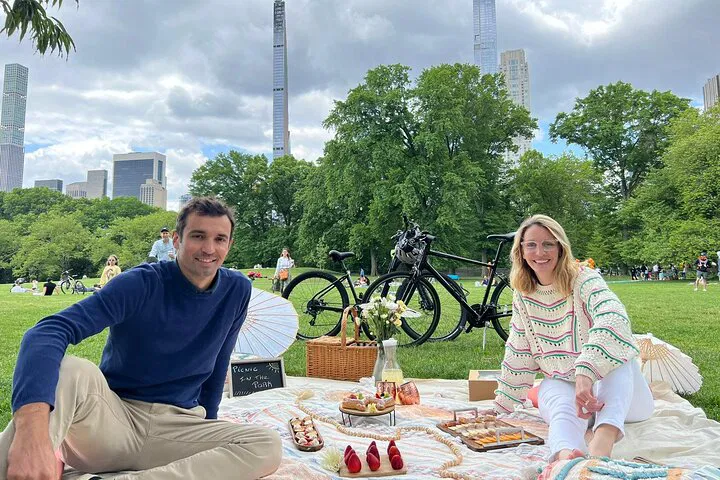 Central Park Private Bike & Picnic: Pedal Through Paradise
