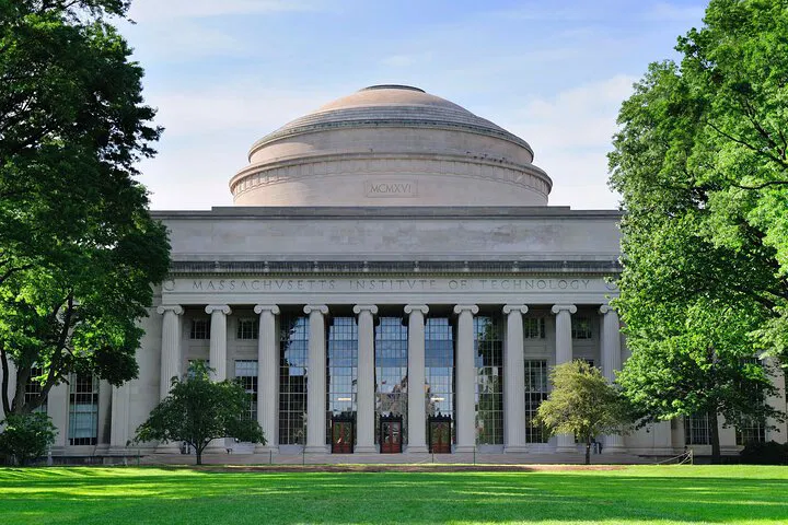 MIT & Harvard: Student-Led Walking Tour