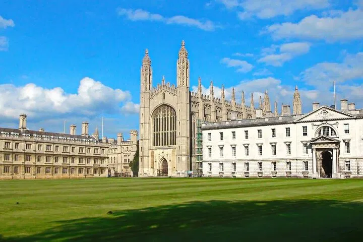 Oxford & Cambridge: Private Luxury Car Tour from London