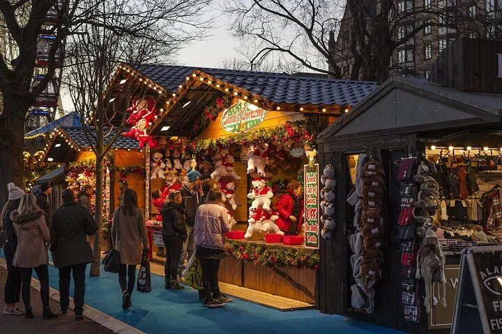 Cathedral Christmas Cheer: Salisbury & Winchester Markets Day Trip