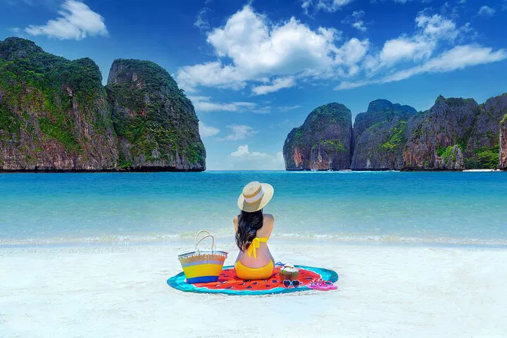 Phi Phi Islands Speedboat Tour: Lunch & Sightseeing