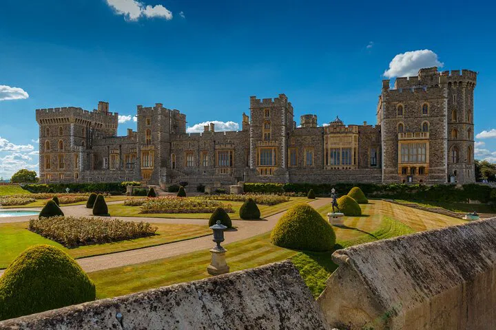 Unveil Ancient Wonders: Private Windsor, Stonehenge & Bath Tour from London