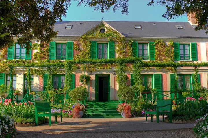 Discover Monet's Giverny: A Captivating Private Tour from Paris