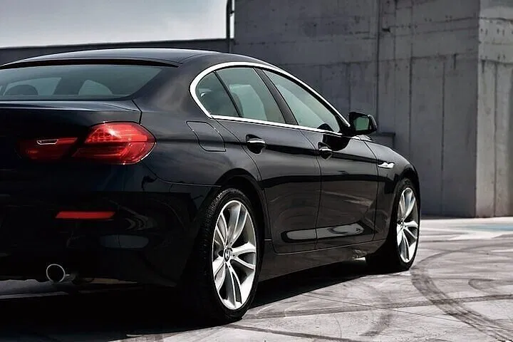 Stress-Free Belfast Airport Transfer: Your Private Ride Awaits!