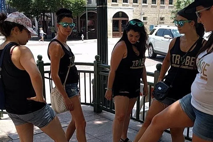 Elizabeth Adventure: Conquer the City with a Crazy Dash Scavenger Hunt!