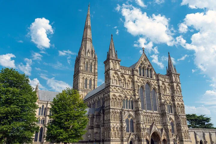 Uncover Ancient Mysteries: Private Stonehenge & Salisbury Cathedral Day Trip