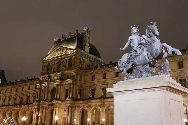 Louvre at Night: Private, Kid-Friendly Paris Tour