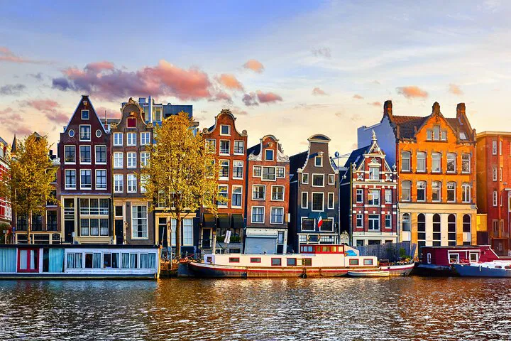 Paris to Amsterdam: A Luxurious Private Transfer with Brussels Stopover