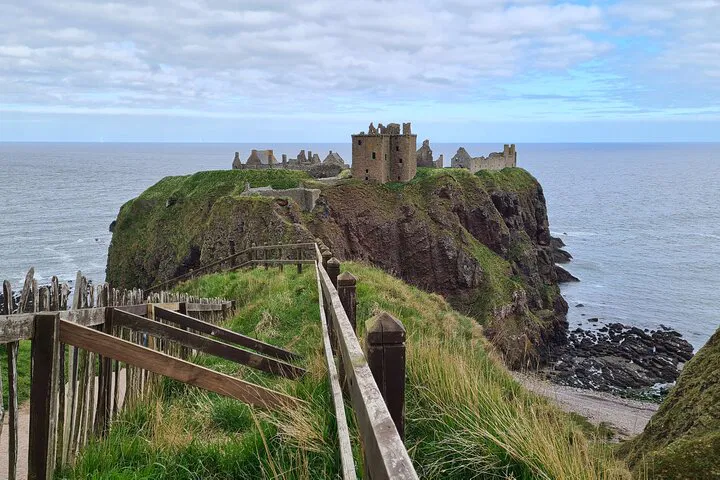 Aberdeenshire Coastal & Castle Tour: Unveiling Dunnottar's Majesty