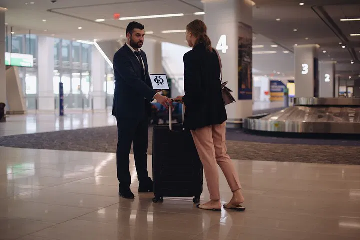 NYC Arrival Elevated: JFK Limo Pick-Up with Exclusive Sightseeing Tour