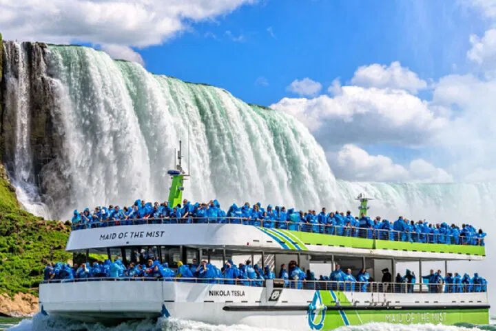 Niagara Falls, Finger Lakes 2-Day Tour from NYC