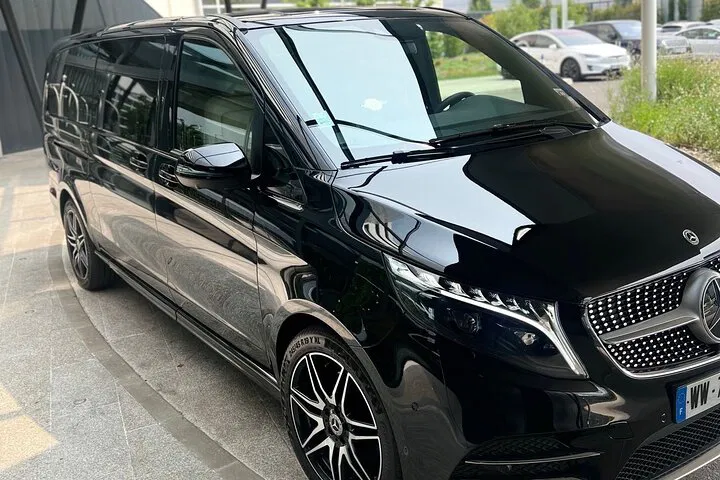 Luxury Airport Transfers: Arrive in Paris with Style and Ease