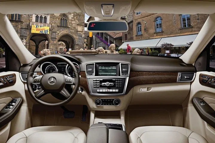 Stress-Free Arrival: Private Transfer from Génova to Rimini Airport