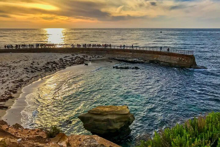 La Jolla: Self-Guided Driving & Walking Audio Tour