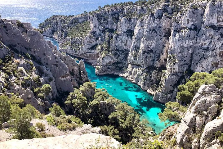 Discover Marseille's Hidden Gems: An Easy Hike in Vau la Magnifique!