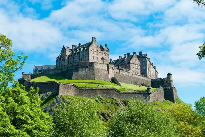 Edinburgh Day Trip: Rail, Castle & Hop-On Bus Tour