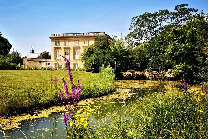 Versailles: Trianon & Queen's Hamlet Private Tour