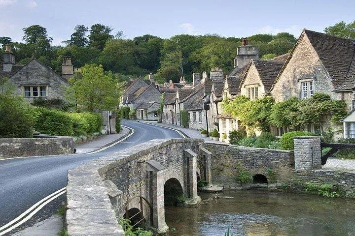 Cotswolds & Warwick Castle: A Royal Day Out from London