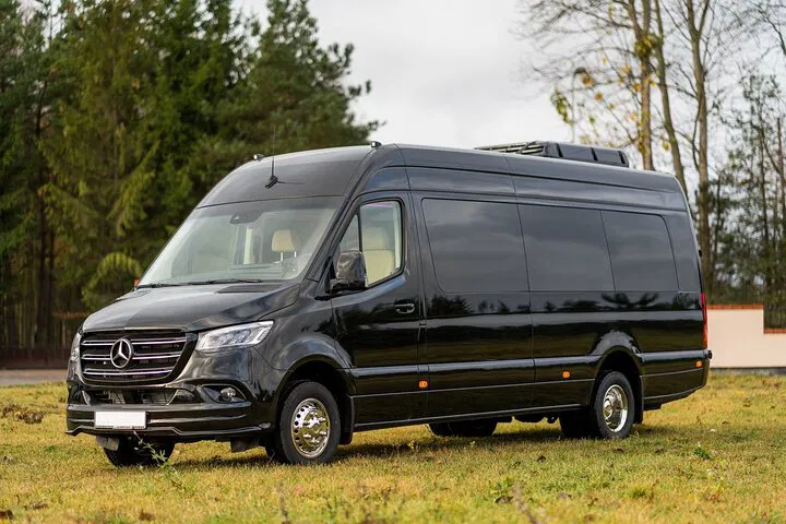 Eco-Friendly Airport Transfer: Belfast to Airport in a Private, Carbon-Neutral Minibus
