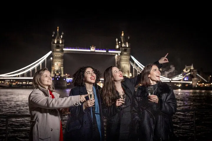 Ring in the New Year: Thames River Dinner Cruise Extravaganza!