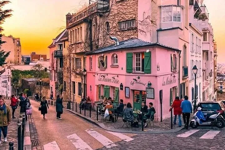 Uncover the Artistic Secrets of Montmartre: A Guided Walking Tour
