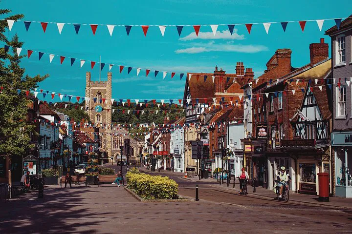 Unlock Henley's Secrets: A Gamified Exploration Adventure