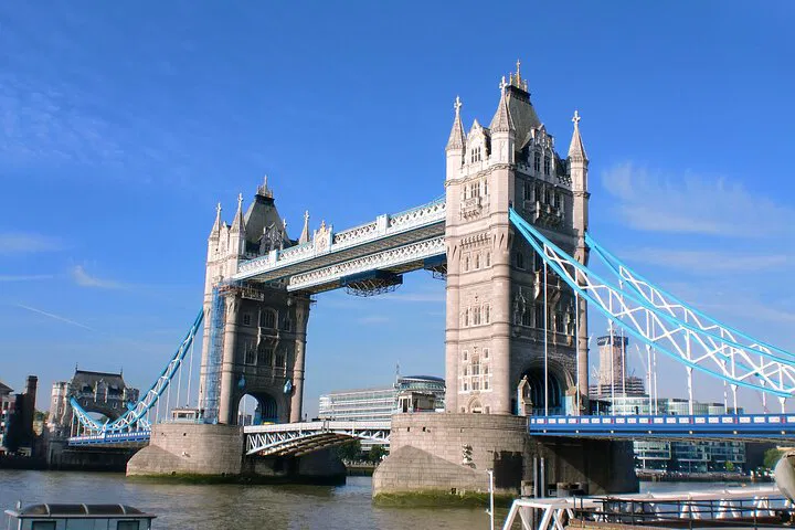 Uncover London's Royal & Ancient History: A Private Walking Tour