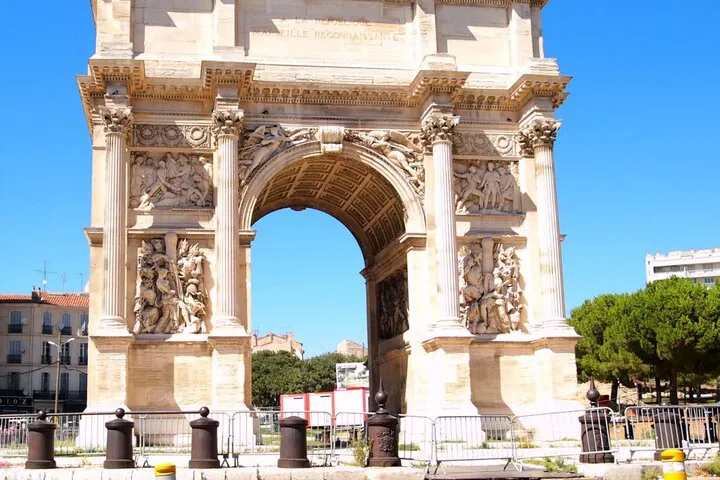 Marseille's Seaside Secrets: An Unforgettable Scavenger Hunt Adventure!