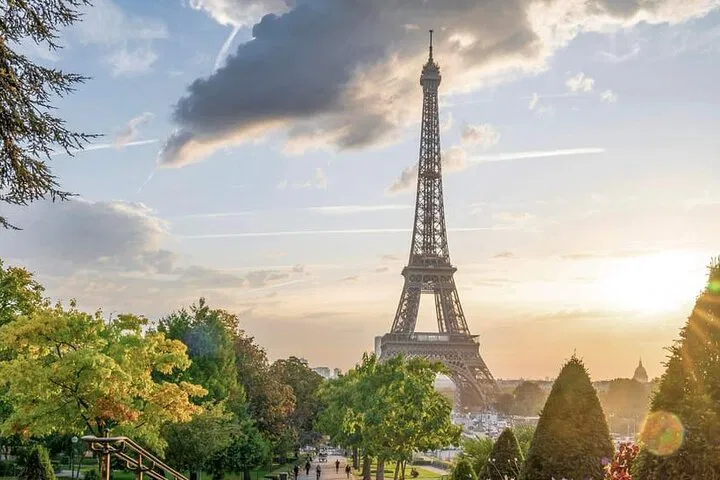 Eiffel Tower Guided Tour: Summit or 2nd Floor Access