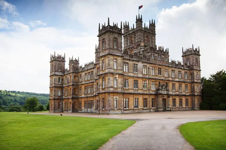 Effortless London-Newbury Transfers: Your Private Chauffeur Awaits