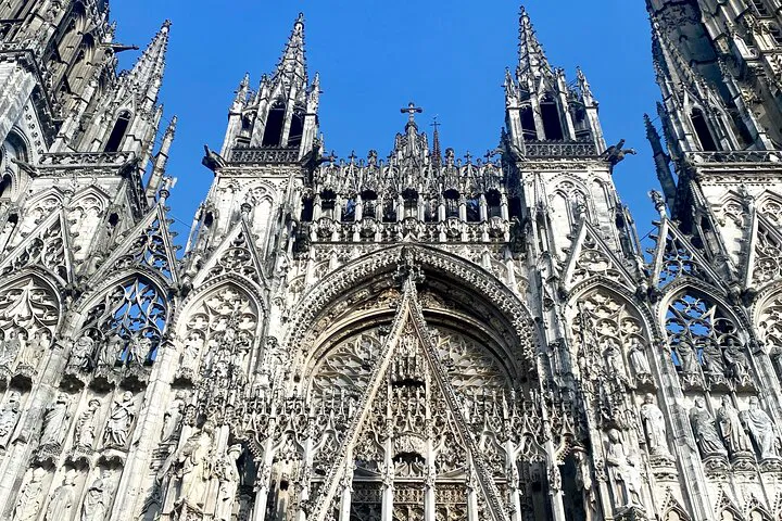 Unveiling Normandy: Private Day Trip to Rouen & Giverny with Michelin-Starred Lunch