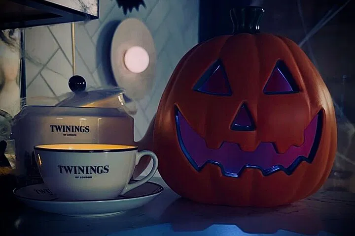 Spooktacular London Tea: Haunted History & Twining's Tasting