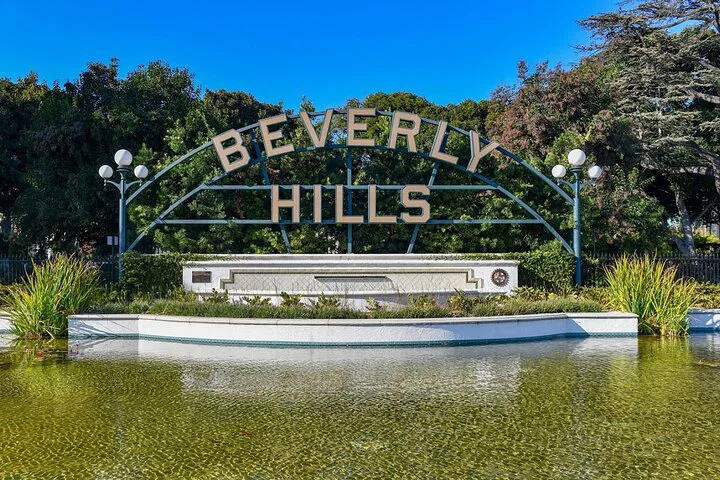 Beverly Hills Audio Adventure: Stroll & Explore