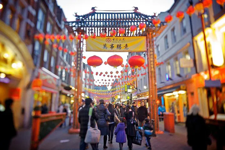 Discover Soho's Bohemian Charm: An Exclusive Private Tour in French!