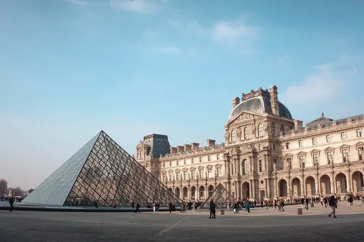 Louvre VIP Access: Unveiling Art's Secrets on a Guided Tour!