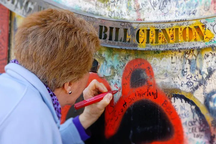 Belfast's Troubles: A Black Taxi Tour with Local Perspectives