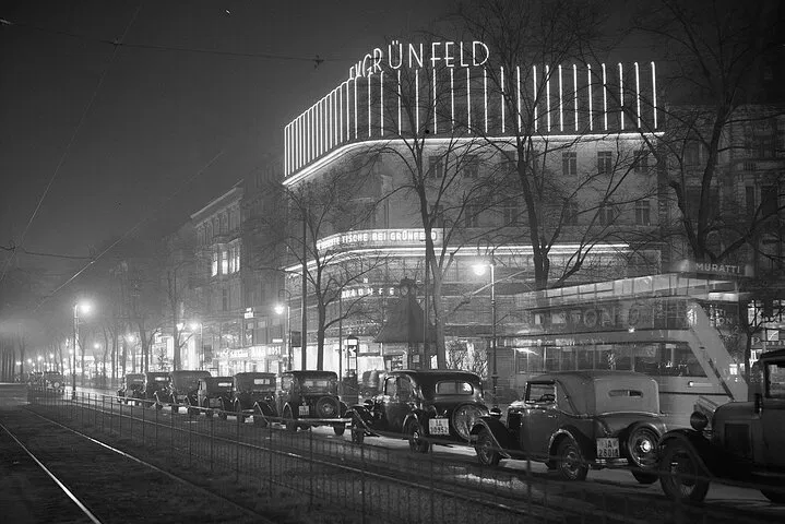 Literary Legends: Uncover West Berlin's Rebel Writers on Foot!