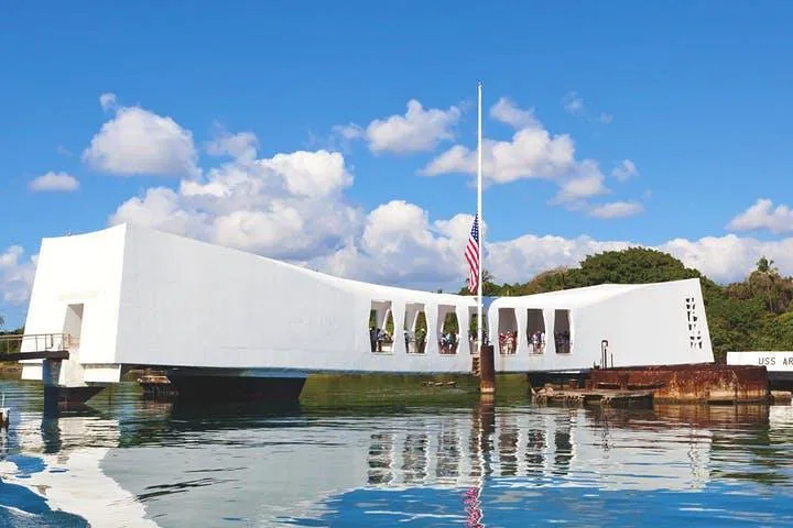 Reflect & Discover: Pearl Harbor, USS Arizona & Honolulu City Tour