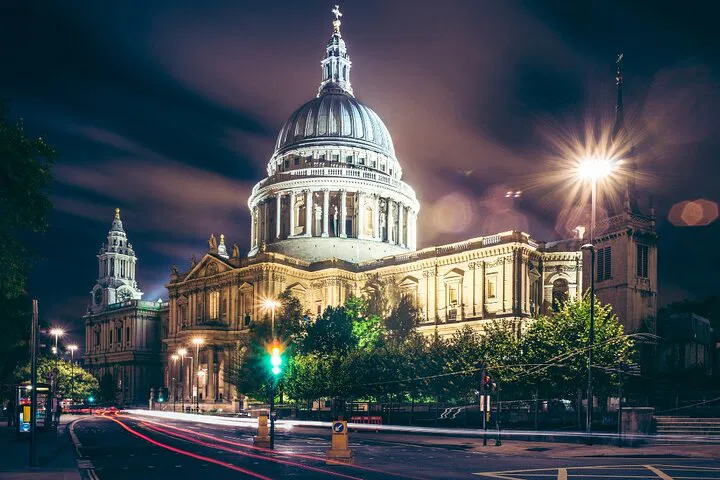 Uncover St. Paul's Secrets: An Exclusive Cathedral Walking Tour