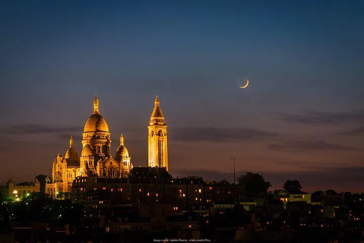 Montmartre's Enchanting Night: A Private Parisian Art & Wine Journey