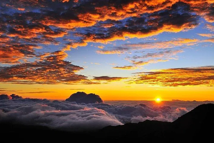 Maui: Haleakala Sunrise Tour with Breakfast