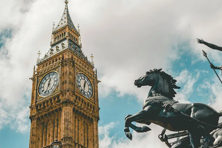 Discover London's Secrets: A Personalized 3-Hour Walking Adventure