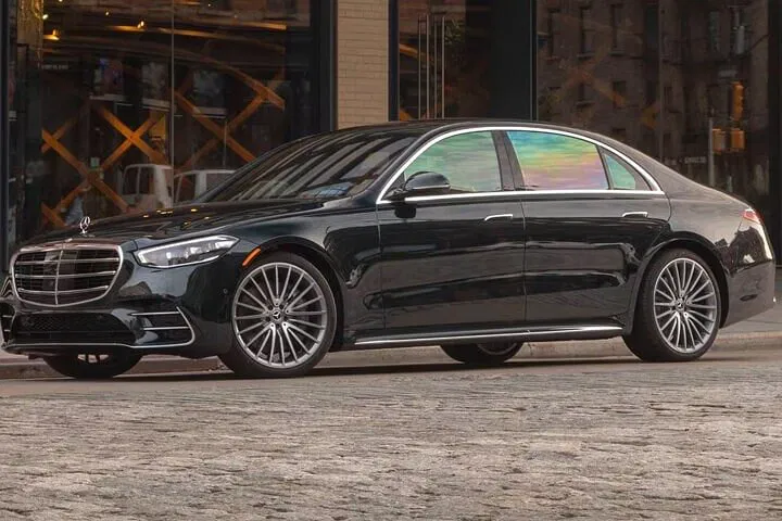 Berlin by Yourself: Luxury Chauffeur Experience