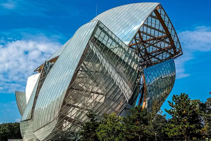 Unlock Paris's Art Scene: Skip-the-Line at Fondation Louis Vuitton