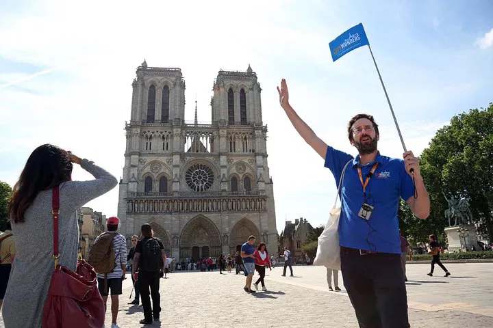 Notre Dame & Île de la Cité: Guided Tour with Access