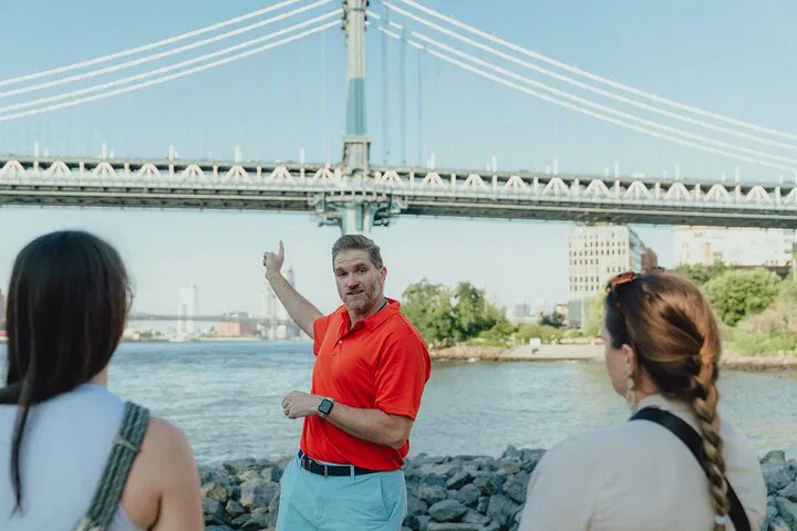 Brooklyn Bridge & DUMBO Views: Ferry & Walking Tour