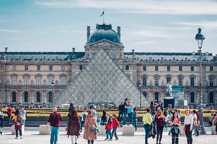Unlock Artistry: Louvre Museum Skip-the-Line Premium Ticket